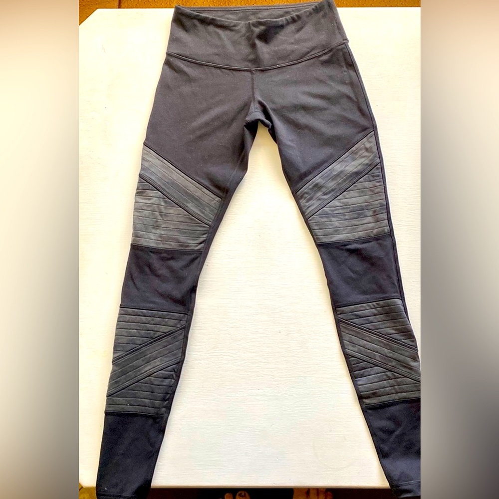 RARE Lululemon Rocket Tight leggings